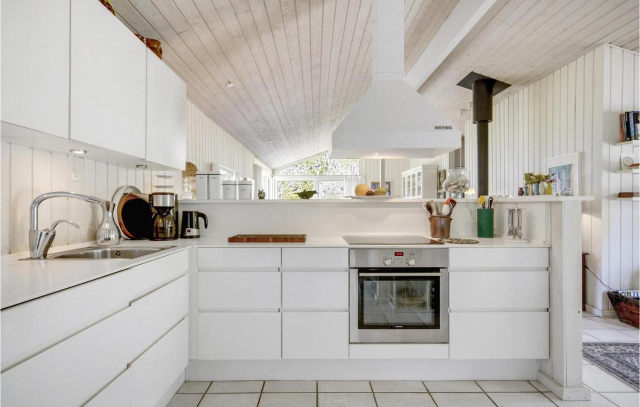 Nice Home In Hornbaek With Kitchen Extérieur photo